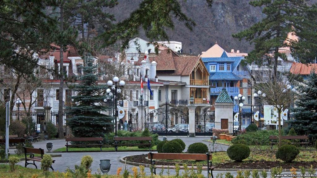 Gamsakhurdia Street Borjomi ภายนอก รูปภาพ