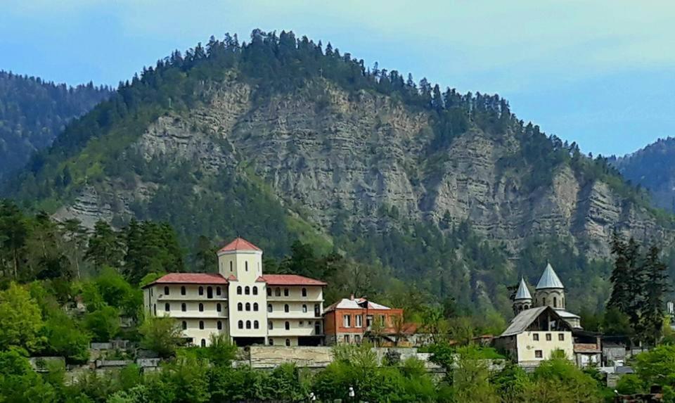 Gamsakhurdia Street Borjomi ภายนอก รูปภาพ